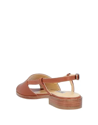https://images.styletyx.com/images/camel-leather-sandals-cervone-873705065_3.webp