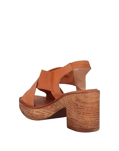 https://images.styletyx.com/images/camel-leather-sandals-cinzia-soft-13343360_3.webp