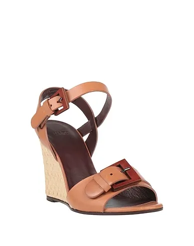 https://images.styletyx.com/images/camel-leather-sandals-hazy-13391608_2.webp