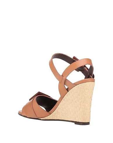 https://images.styletyx.com/images/camel-leather-sandals-hazy-13391608_3.webp