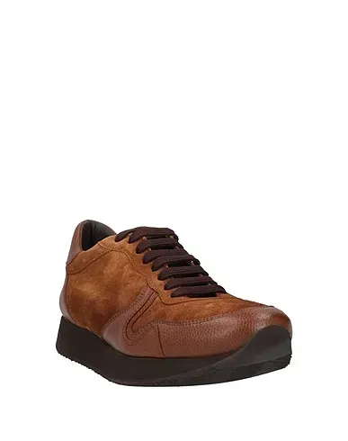 https://images.styletyx.com/images/camel-leather-sneakers-pertini-1314199905_2.webp