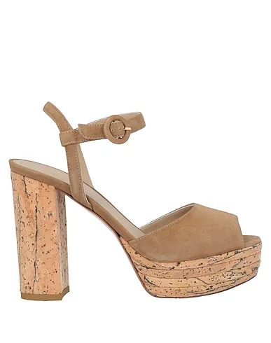 https://images.styletyx.com/images/camel-mules-and-clogs-le-silla-1574305_1.webp