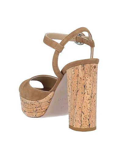 https://images.styletyx.com/images/camel-mules-and-clogs-le-silla-1574305_3.webp