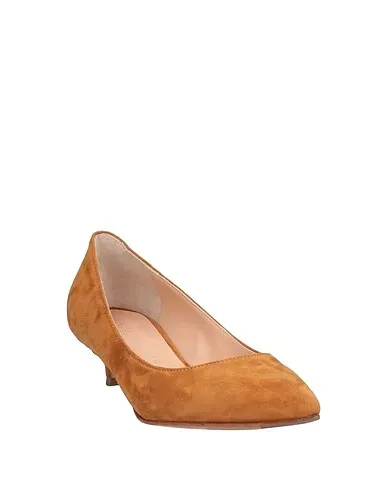 https://images.styletyx.com/images/camel-pump-fauzian-jeunesse-1353467_2.webp