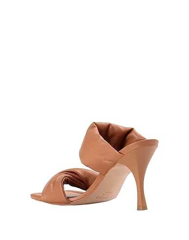 https://images.styletyx.com/images/camel-sandals-alohas-1624467_3.webp