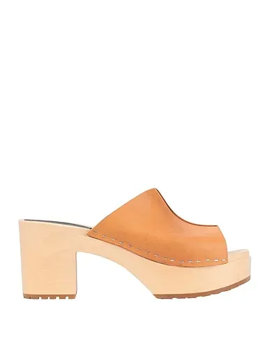 https://images.styletyx.com/images/camel-sandals-swedish-hasbeens-2623245_1.webp