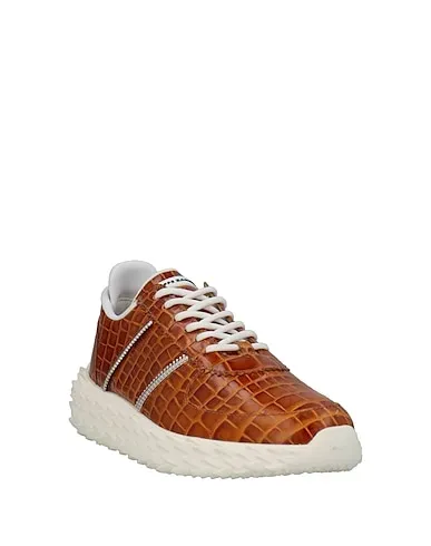 https://images.styletyx.com/images/camel-sneakers-giuseppe-zanotti-1157820_2.webp