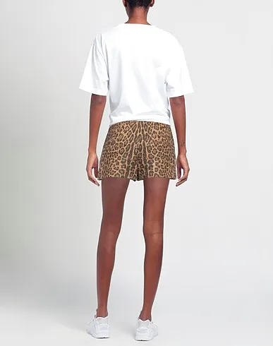 https://images.styletyx.com/images/camel-tweed-shorts-bermuda-valentino-1274677117_3.webp