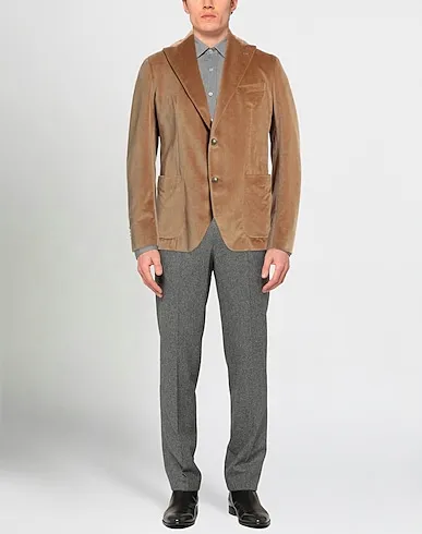 https://images.styletyx.com/images/camel-velvet-blazer-tagliatore-13379495_2.webp