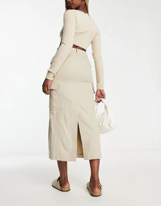 https://images.styletyx.com/images/cargo-midi-skirt-in-beige-other-stories-13455042_2.webp