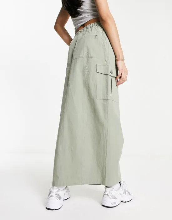 https://images.styletyx.com/images/cargo-pocket-maxi-skirt-in-khaki-miss-selfridge-13337245_2.webp