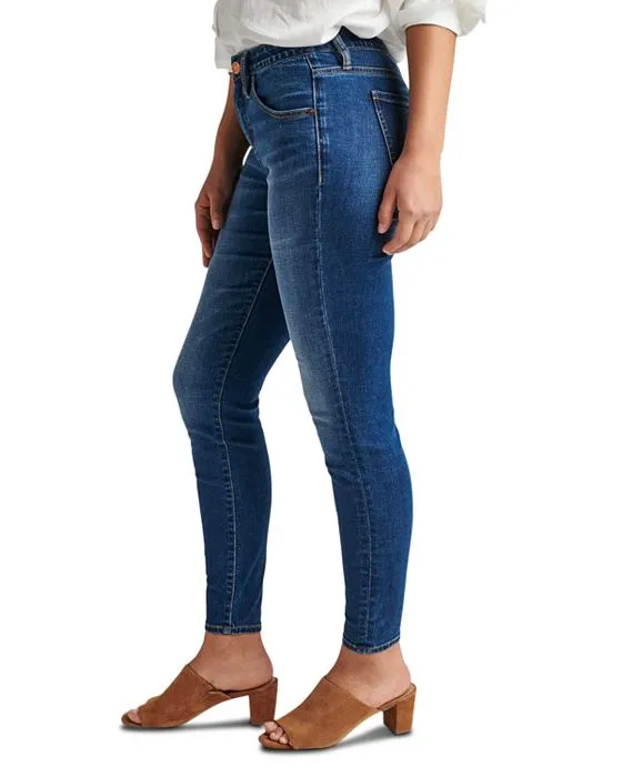 https://images.styletyx.com/images/cecilia-skinny-jeans-in-thorne-blue-jag-jeans-2484633_3.webp