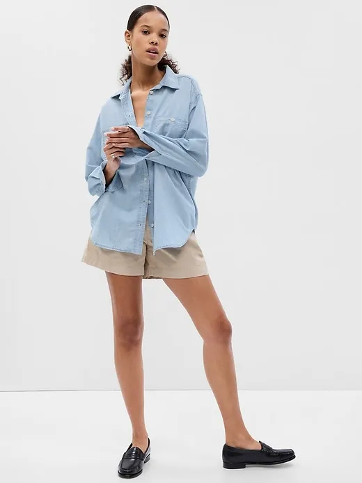 https://images.styletyx.com/images/chambray-denim-big-shirt-with-washwell-gap-1753528_1.webp