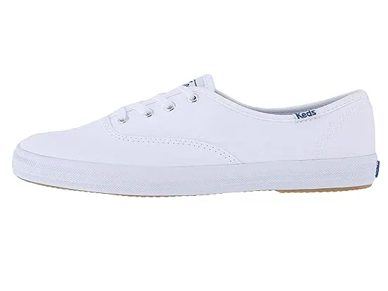https://images.styletyx.com/images/champion-canvas-cvo-keds-2011524_4.webp