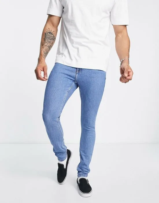 https://images.styletyx.com/images/chase-skinny-jeans-in-light-wash-dr-denim-1836281_4.webp