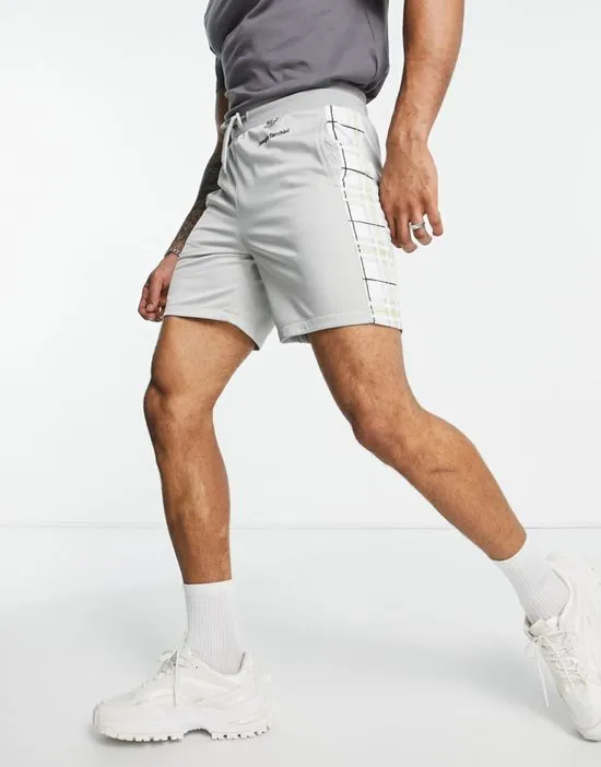 https://images.styletyx.com/images/check-taping-shorts-in-gray-sergio-tacchini-13337721_3.webp