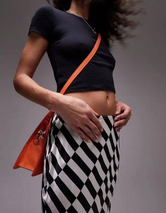 https://images.styletyx.com/images/checkerboard-maxi-skirt-in-monochrome-topshop-13169131_4.webp