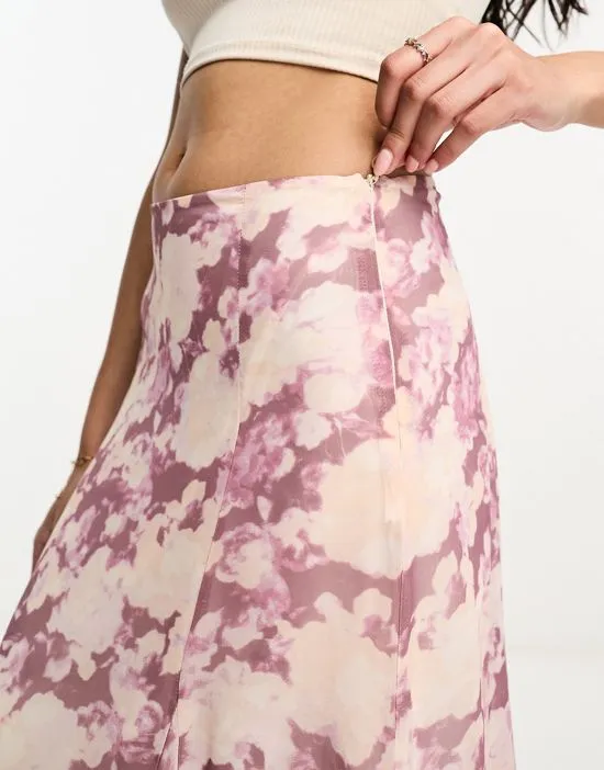 https://images.styletyx.com/images/chiffon-godet-maxi-skirt-in-blurred-floral-miss-selfridge-1005410657_2.webp
