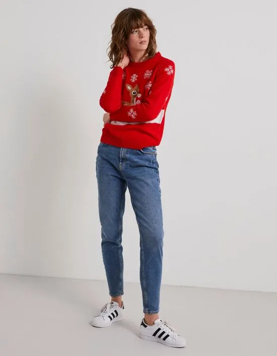 https://images.styletyx.com/images/christmas-sweater-in-red-reindeer-and-snowflake-print-pieces-2754205_4.webp