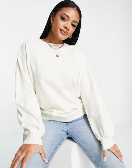 https://images.styletyx.com/images/christmas-sweater-with-embroidery-in-cream-threadbare-3050109_3.webp