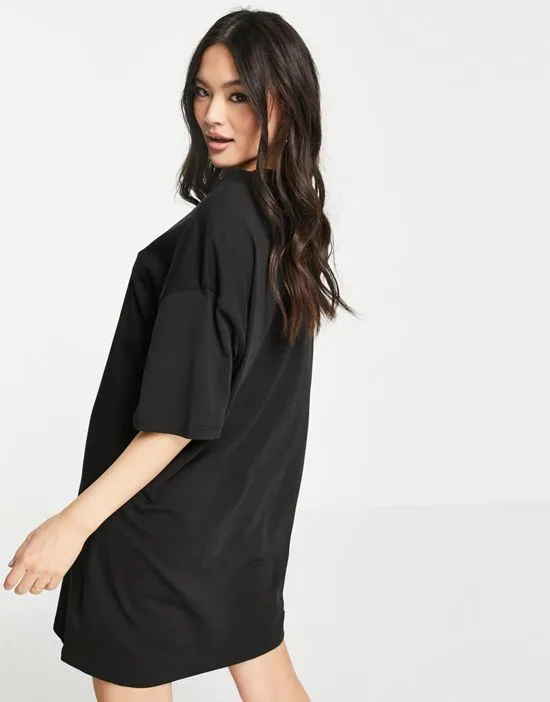 https://images.styletyx.com/images/classic-t-shirt-dress-in-black-puma-3301617_2.webp