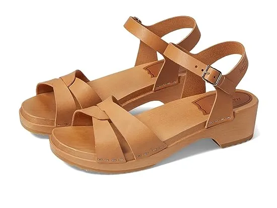 https://images.styletyx.com/images/clog-sandal-swedish-hasbeens-13131654_1.webp