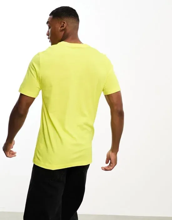 https://images.styletyx.com/images/club-t-shirt-in-yellow-nike-1907154303_3.webp