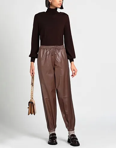 https://images.styletyx.com/images/cocoa-leather-casual-pants-desa-1972-3073449_2.webp