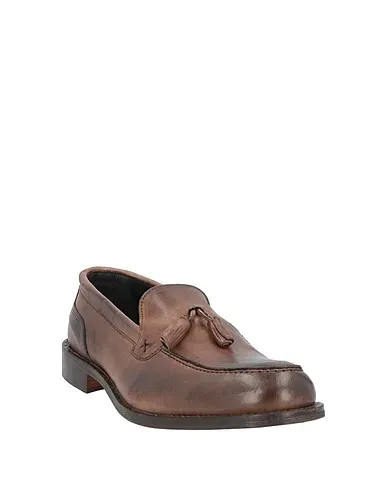 https://images.styletyx.com/images/cocoa-leather-loafers-alessandro-gilles-1908370823_2.webp