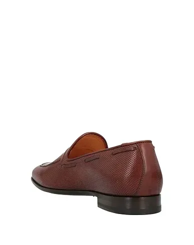 https://images.styletyx.com/images/cocoa-leather-loafers-eleventy-3160676_3.webp