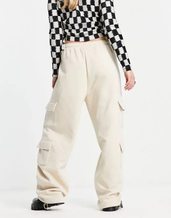 https://images.styletyx.com/images/collusion-cargo-sweatpants-in-ecru-collusion-3239437_3.webp