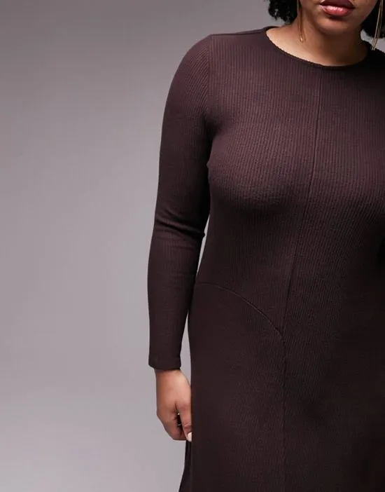https://images.styletyx.com/images/column-cozy-rib-maxi-dress-in-chocolate-topshop-curve-13257899_2.webp