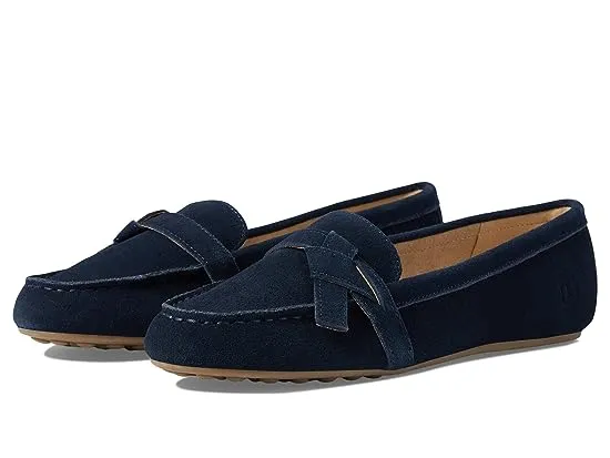 https://images.styletyx.com/images/comfort-penny-loafer-lands-end-2409025_1.webp