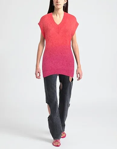 https://images.styletyx.com/images/coral-knitted-now-1749494408_2.webp