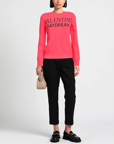 https://images.styletyx.com/images/coral-knitted-sweater-valentino-3180181_2.webp