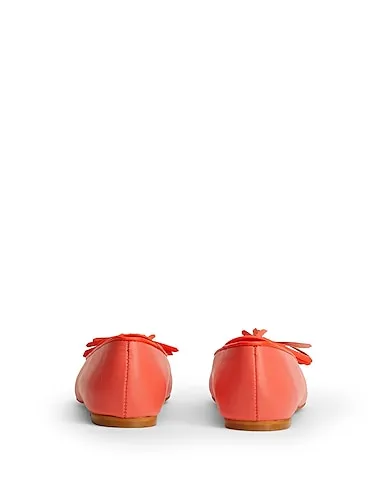 https://images.styletyx.com/images/coral-leather-loafers-leather-tassel-slippers-8-by-yoox-12948995_5.webp
