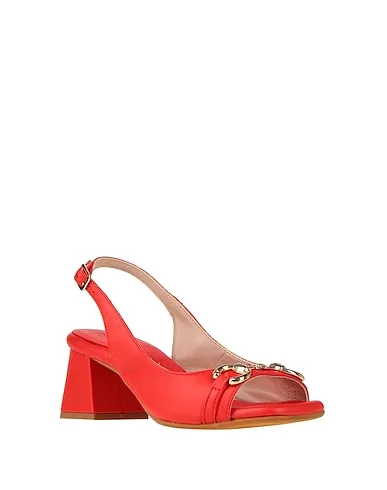 https://images.styletyx.com/images/coral-leather-sandals-loretta-pettinari-12920416_2.webp
