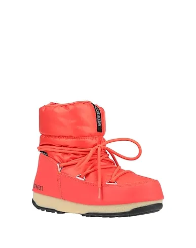 https://images.styletyx.com/images/coral-techno-fabric-ankle-boot-moon-boot-low-nylon-wp-2-moon-boot-493714_2.webp