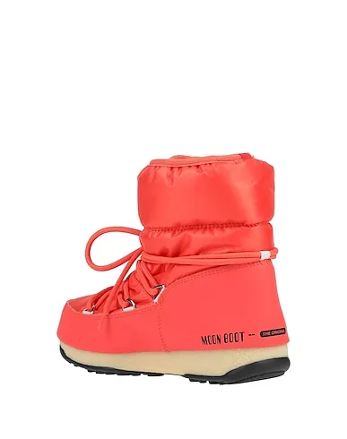 https://images.styletyx.com/images/coral-techno-fabric-ankle-boot-moon-boot-low-nylon-wp-2-moon-boot-493714_3.webp