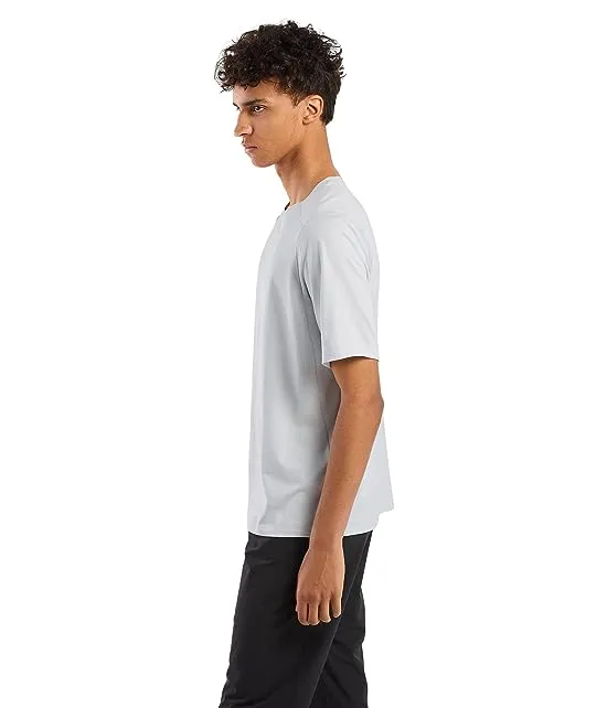 https://images.styletyx.com/images/cormac-downword-short-sleeve-arcteryx-13320728_2.webp