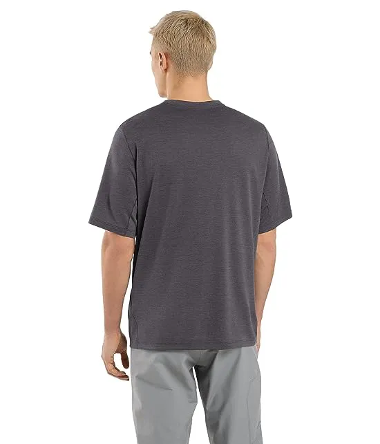 https://images.styletyx.com/images/cormac-logo-short-sleeve-arcteryx-161019828_3.webp