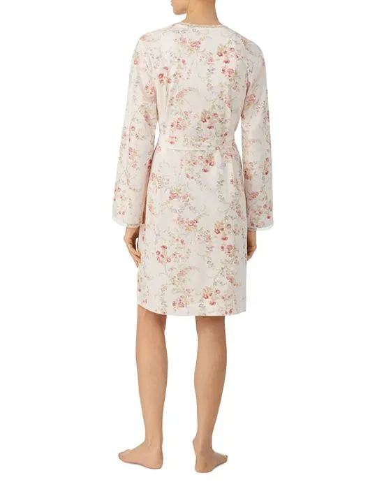 https://images.styletyx.com/images/cotton-lace-trim-robe-ralph-lauren-1413352969_2.webp