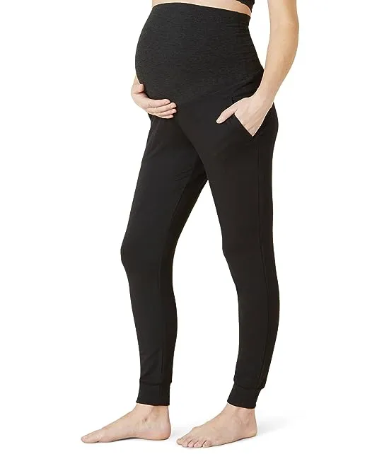 https://images.styletyx.com/images/cozy-fleece-hold-me-close-maternity-weekend-sweatpants-beyond-yoga-2658528_2.webp