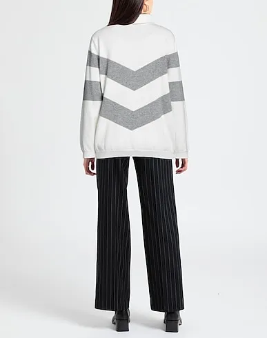 https://images.styletyx.com/images/cream-knitted-turtleneck-clips-874018148_3.webp