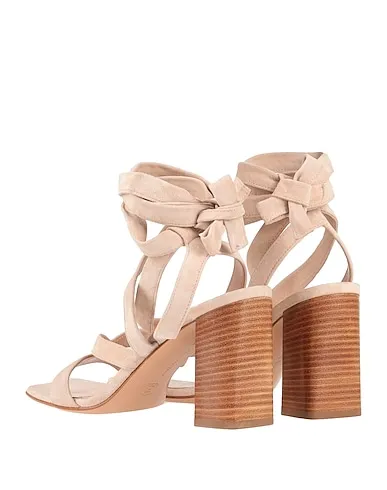 https://images.styletyx.com/images/cream-leather-sandals-gianvito-rossi-13259128_3.webp