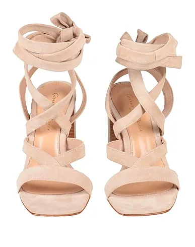 https://images.styletyx.com/images/cream-leather-sandals-gianvito-rossi-13259128_4.webp