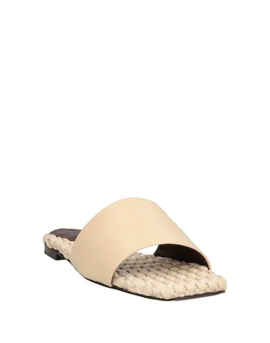 https://images.styletyx.com/images/cream-leather-sandals-hazy-13316721_2.webp