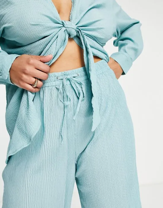 https://images.styletyx.com/images/crinkle-wide-leg-pants-in-blue-part-of-a-set-missguided-plus-2093324_3.webp