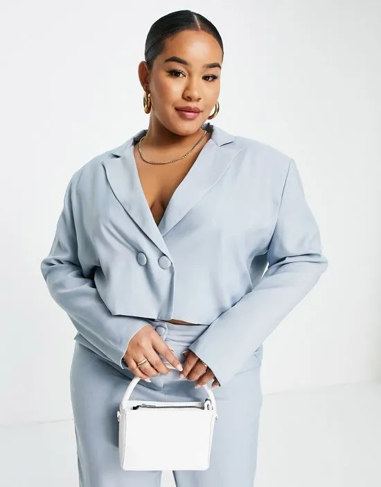 https://images.styletyx.com/images/crop-blazer-in-blue-missguided-plus-13251360_3.webp