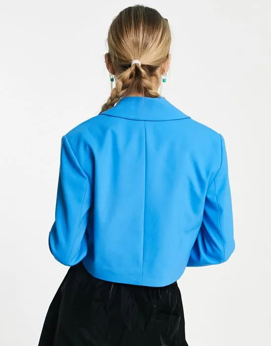 https://images.styletyx.com/images/cropped-blazer-in-electric-blue-pull-bear-2916505_3.webp